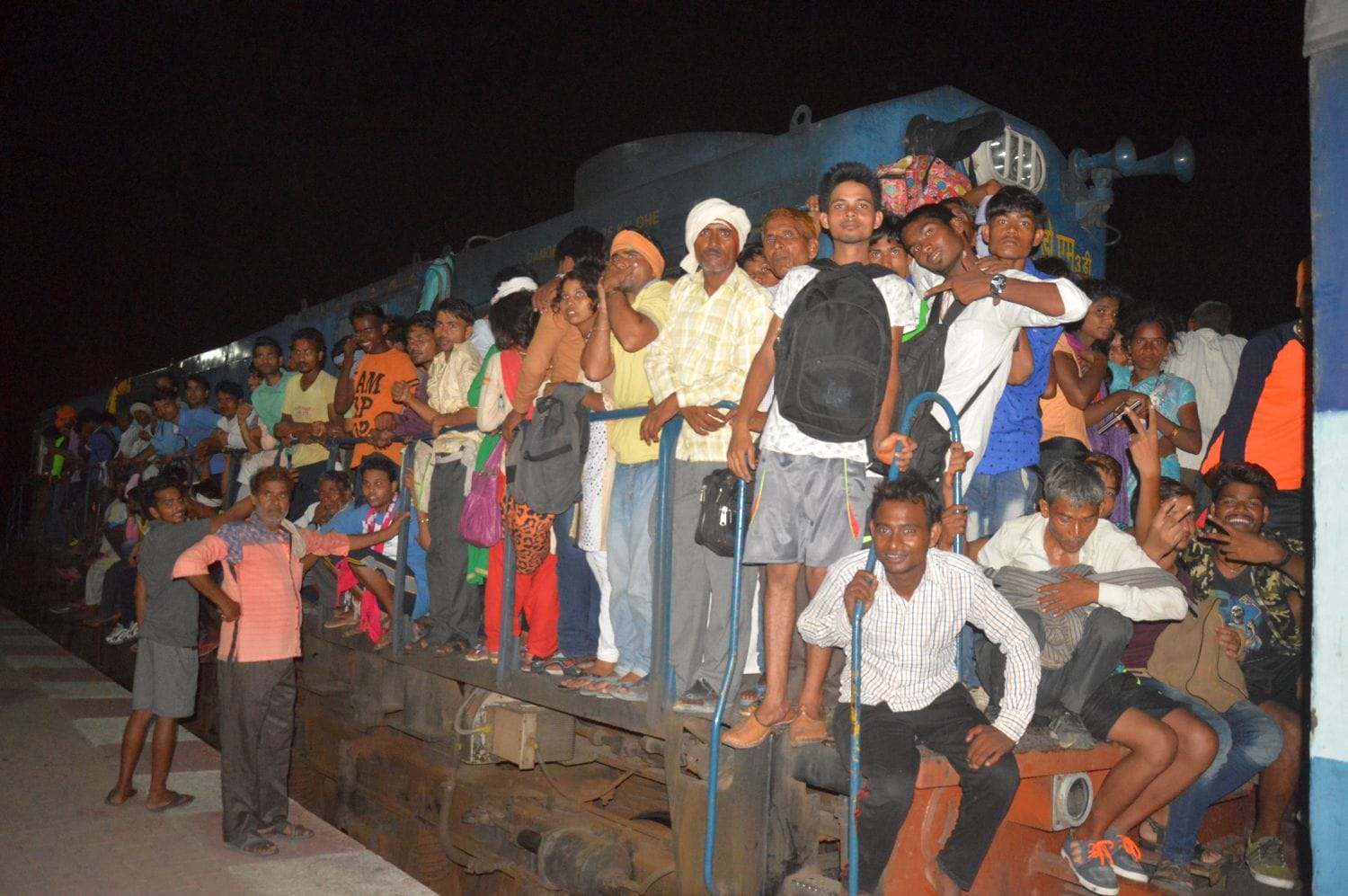massive crowd in mudiya mela in goverdhan