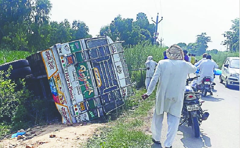 Bus recovers 12 passengers injured
