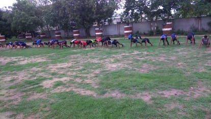 army man conducting free training camp in agra for youth