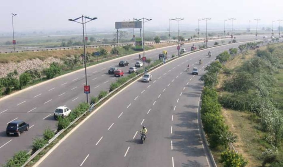 यमुना एक्सप्रेस वे हुआ पांच वर्ष का