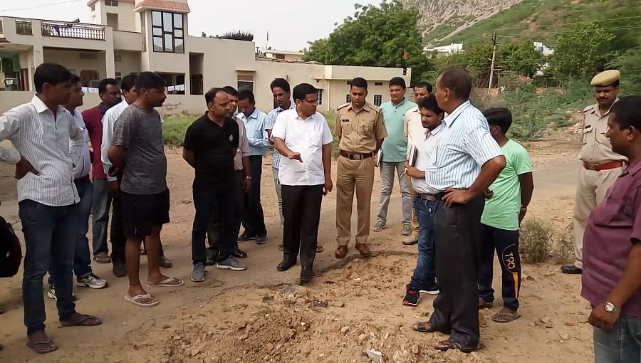 adm scold a junior engineer over potholes in alwar district in this way 