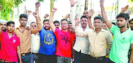 डीजे प्रतिबंध पर कांवड़ियों का हंगामा, नहीं उठाएंगे कांवड़