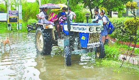 जलभराव के बाद अब कीचड़, बीमारियों को न्योता