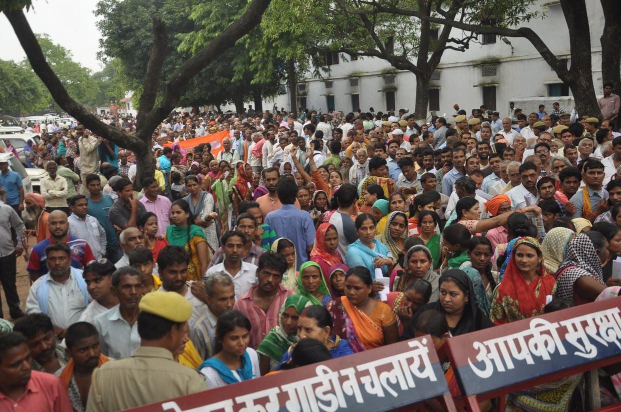 जनता दर्शन में उमड़ी फरियारिदों की भीड़