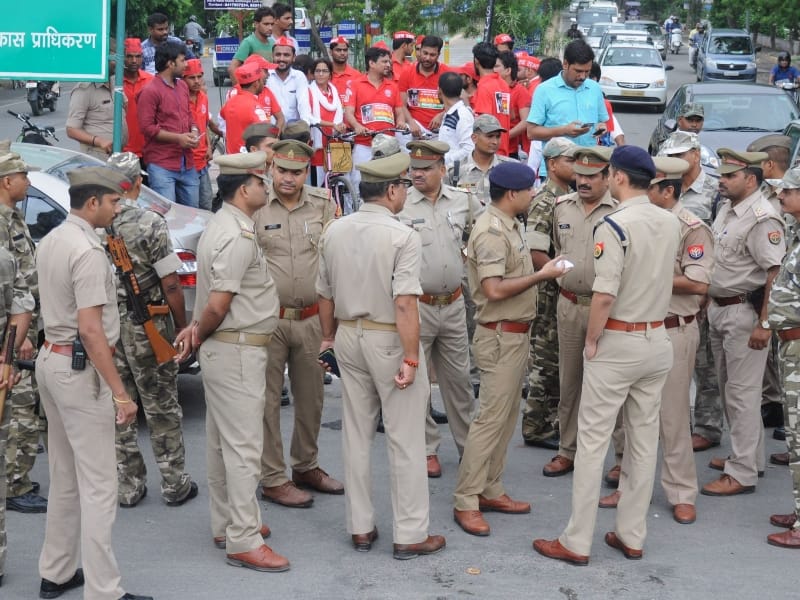 SP leaders march on cycle track.