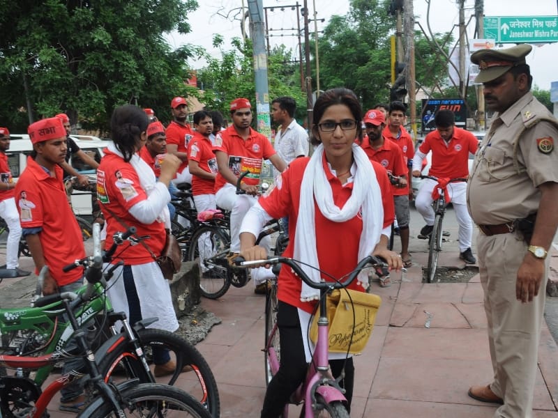 SP leaders march on cycle track.