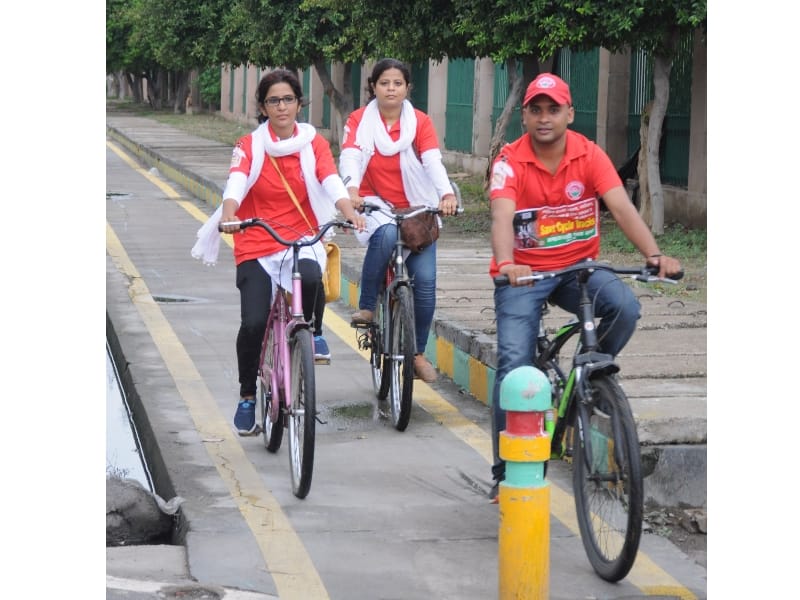 SP leaders march on cycle track.