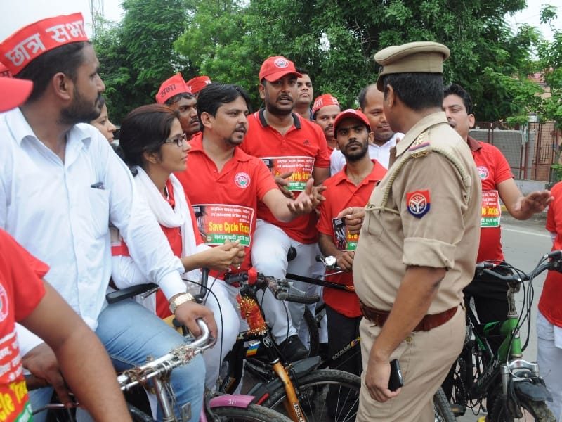 SP leaders march on cycle track.