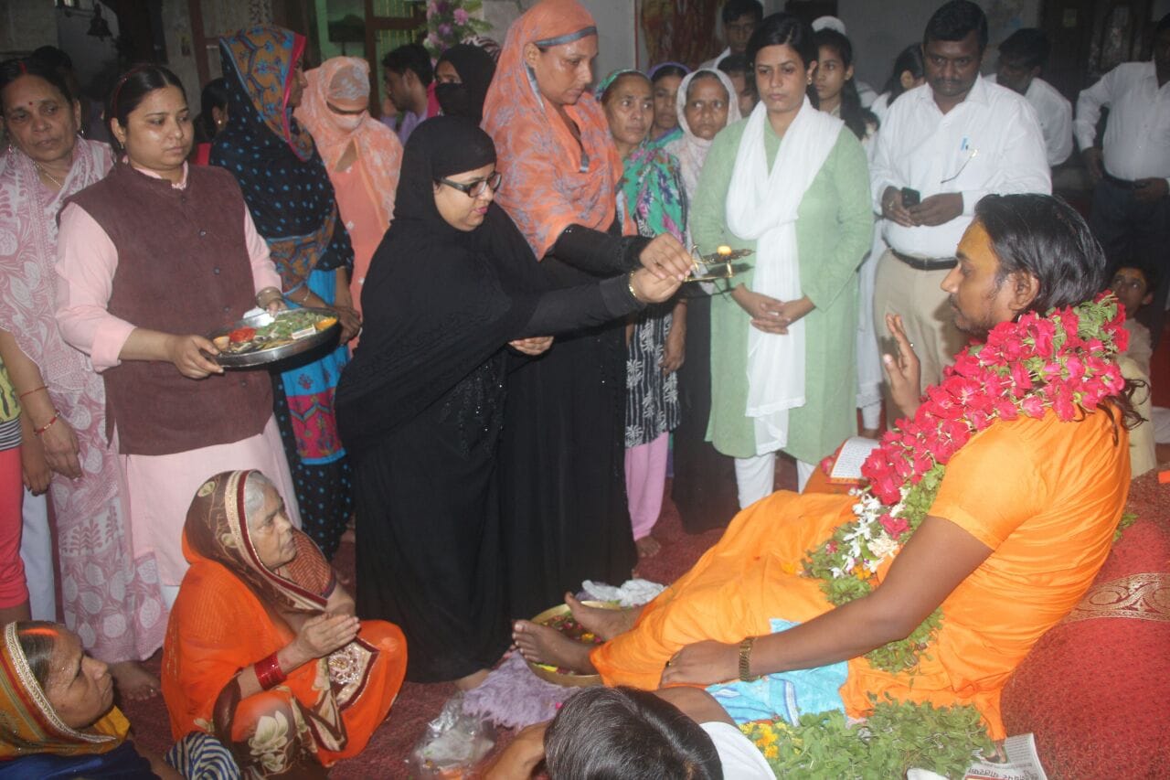 Varanasi muslim womens celebrated gurupurnima photos
