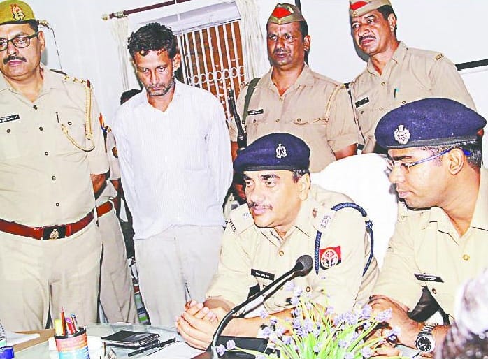 his servant stole 8.5 lakhs