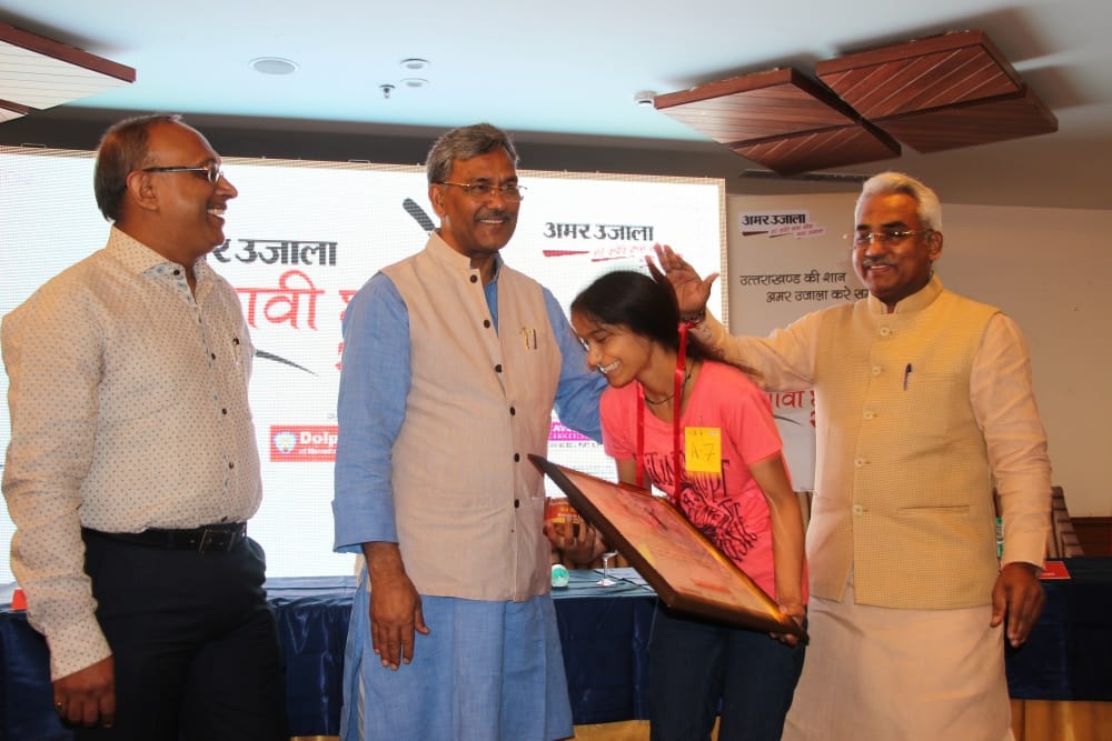 uttarakhand brillant students honored by chief minister trivendra singh rawat