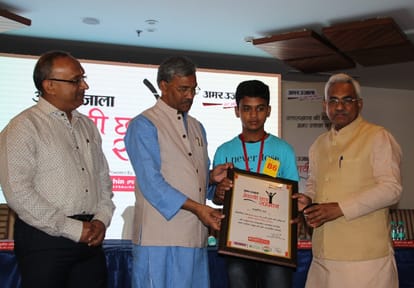 uttarakhand brillant students honored by chief minister trivendra singh rawat