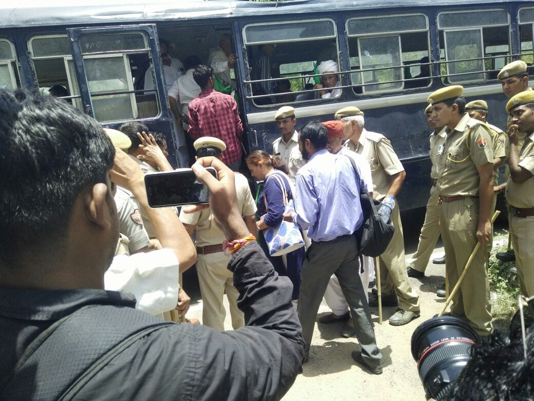 Hundreds of farmers, including former Assembly Speaker, were taken into custody by the police
