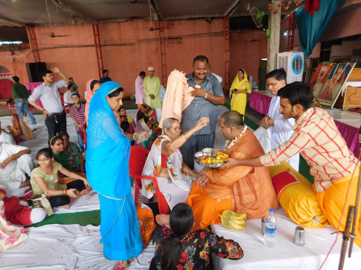 गुरु पूजन कर लिया बुराई त्यागने का संकल्प