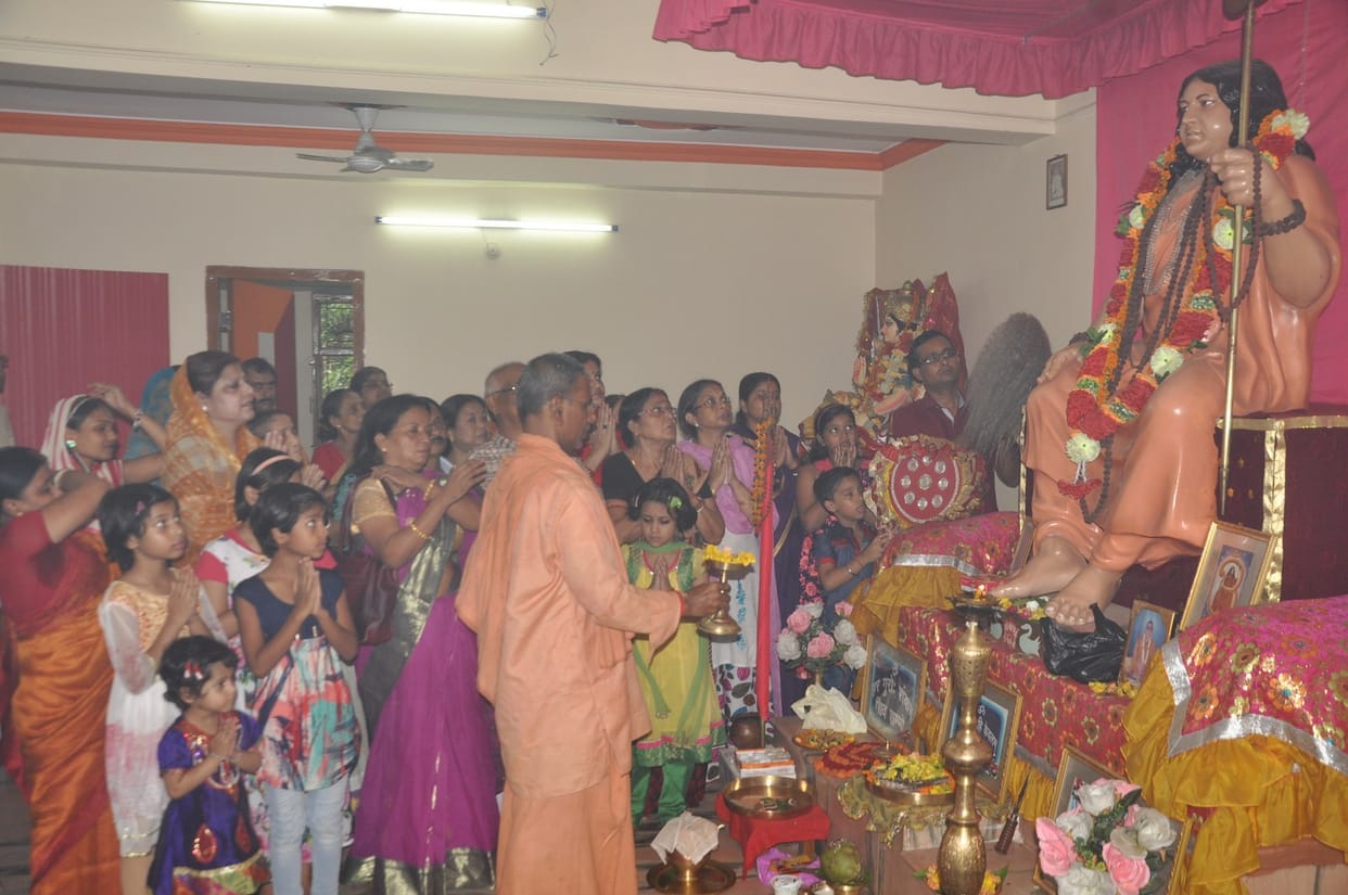 प्रणायाम, ध्यान और शांति मंत्रों से मनाई गुरु पूर्णिमा