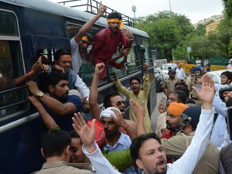 people protest on murder in lucknow.