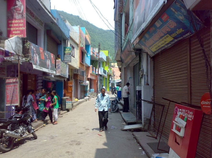 photos of two community collaps for viral post on facebook