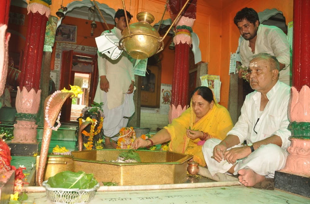 सावन माह का पहला सोमवार आज, सजे मंदिर
