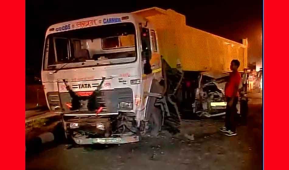 An uncontrolled dumper truck rams into four cars on AIIMS flyover six people injured