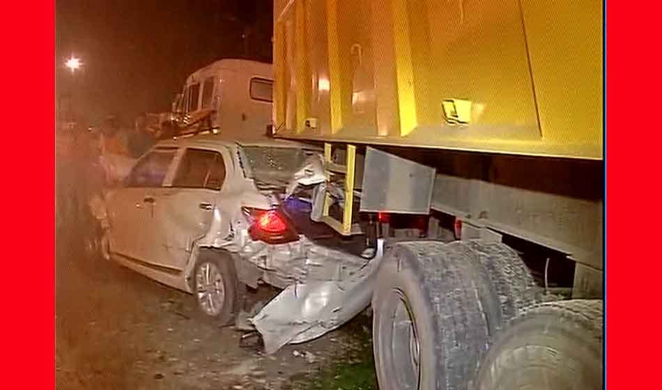 An uncontrolled dumper truck rams into four cars on AIIMS flyover six people injured
