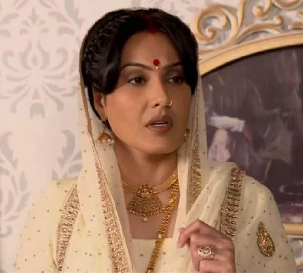 Kamya Punjabi goes topless to complete Ekta Kapoor Lipstick Under My Burkha challenge
