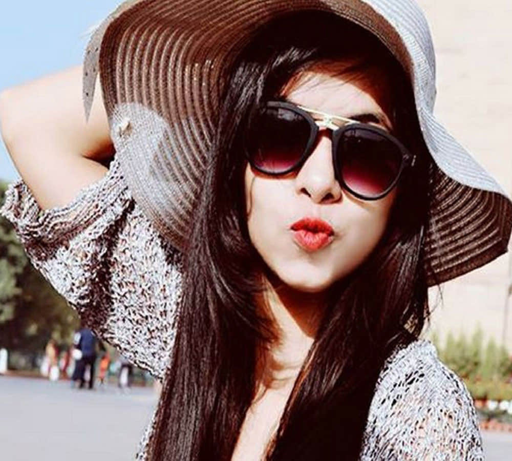 social media sensation dhinchak pooja earn 50 lakh per month