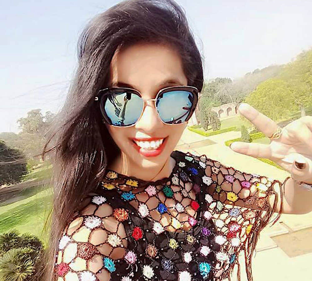 social media sensation dhinchak pooja earn 50 lakh per month