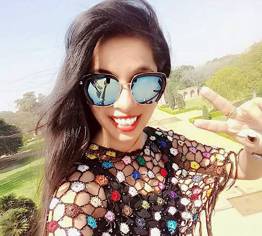 social media sensation dhinchak pooja earn 50 lakh per month