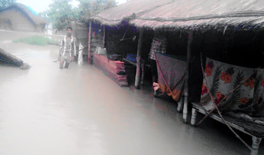  The river Sulely boils down to the water, reaching the villages