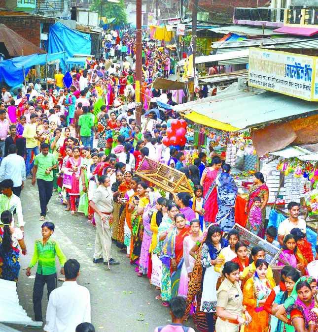 On the first Monday of Savan, devotees of Shiva in temples