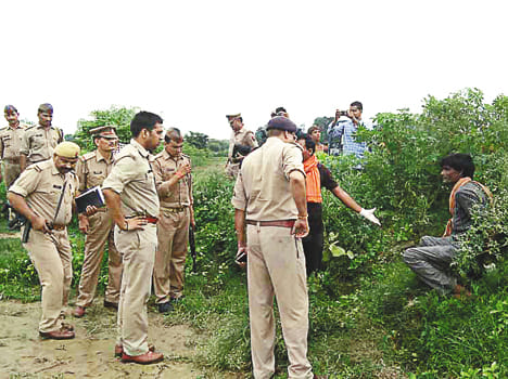 young woman killed by adopting knives in Auraiya
