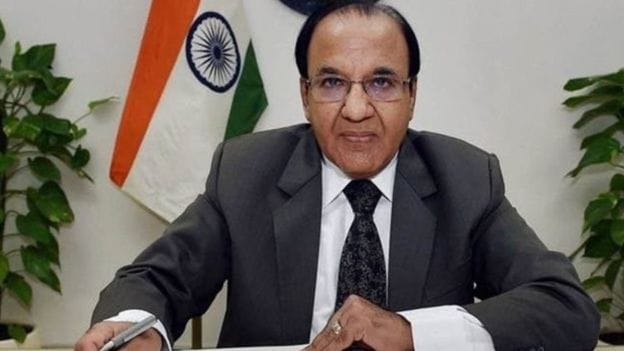 Is the Chief Election Commissioner a man of the government?