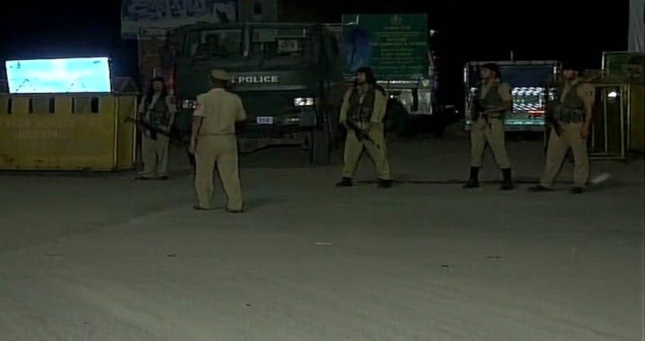 terrorist attacked on police convoy in anantnag