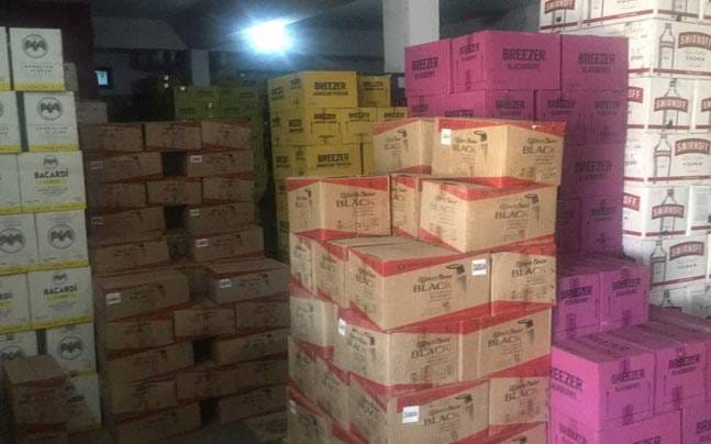 Police seized the liquor coast of 33 lakh near churu