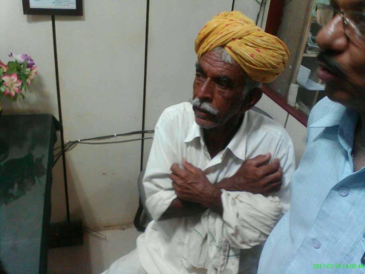 80 thousand rupees stolen from bag in bank, suspected showing in CCTV footage