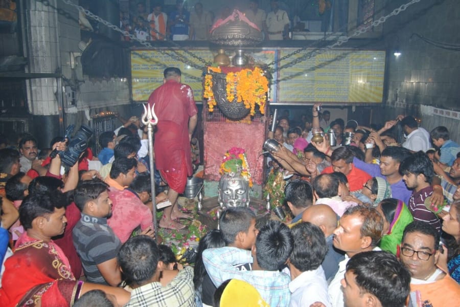 worship in the temples of lord shiva in agra