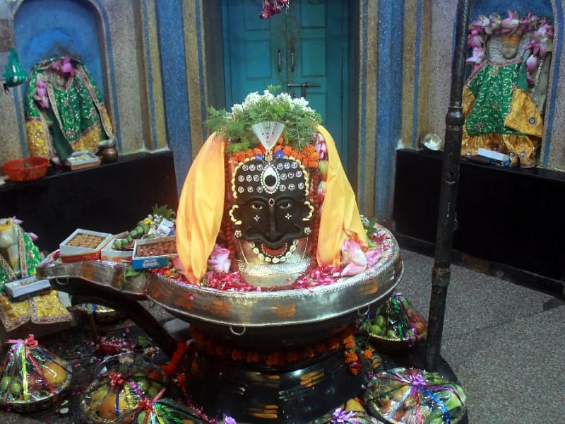interesting information about mankameshwar temple lucknow