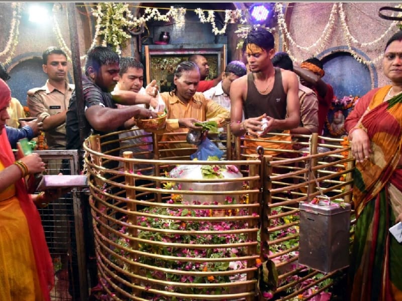 interesting information about mankameshwar temple lucknow