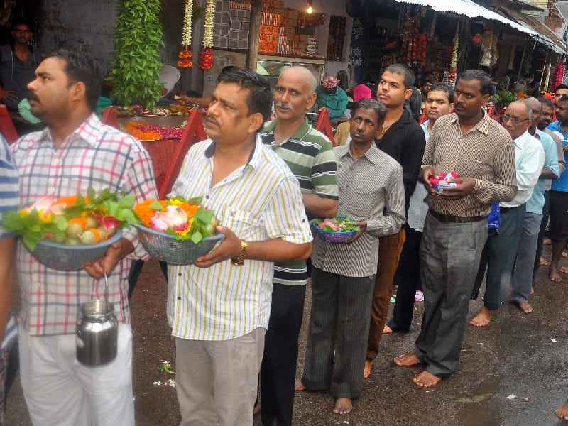 interesting information about mankameshwar temple lucknow