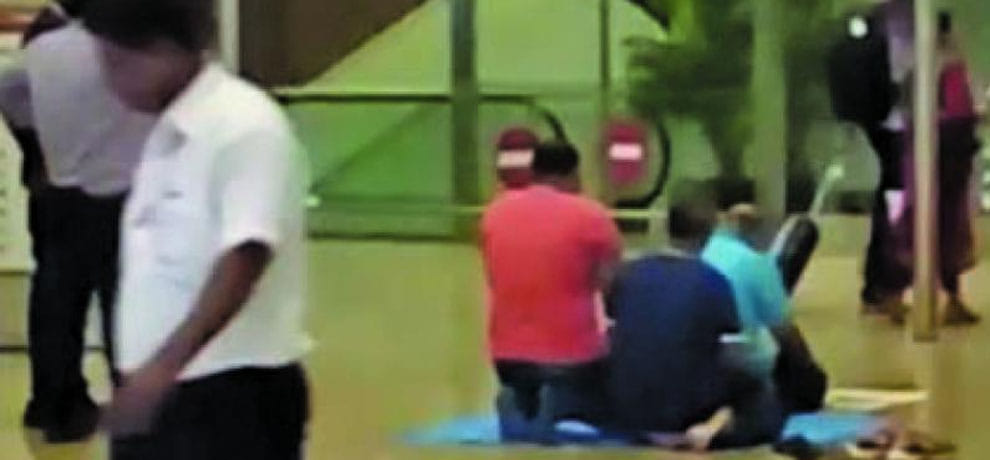BJP leader and his supporters protest on mumbai airport after namaz worship was happened there