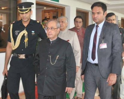 president pranab mukherjee stuck in traffic jam