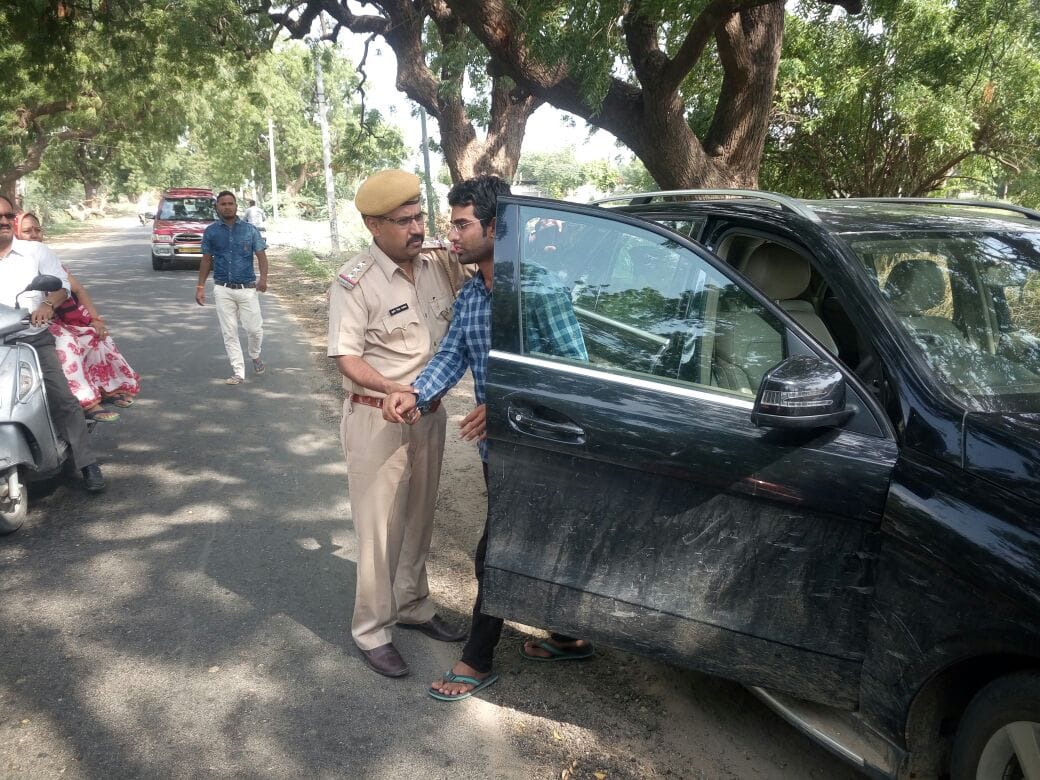 85 lakh Mercedes-Benz car stolen from Pune, car caught in Rajasthan