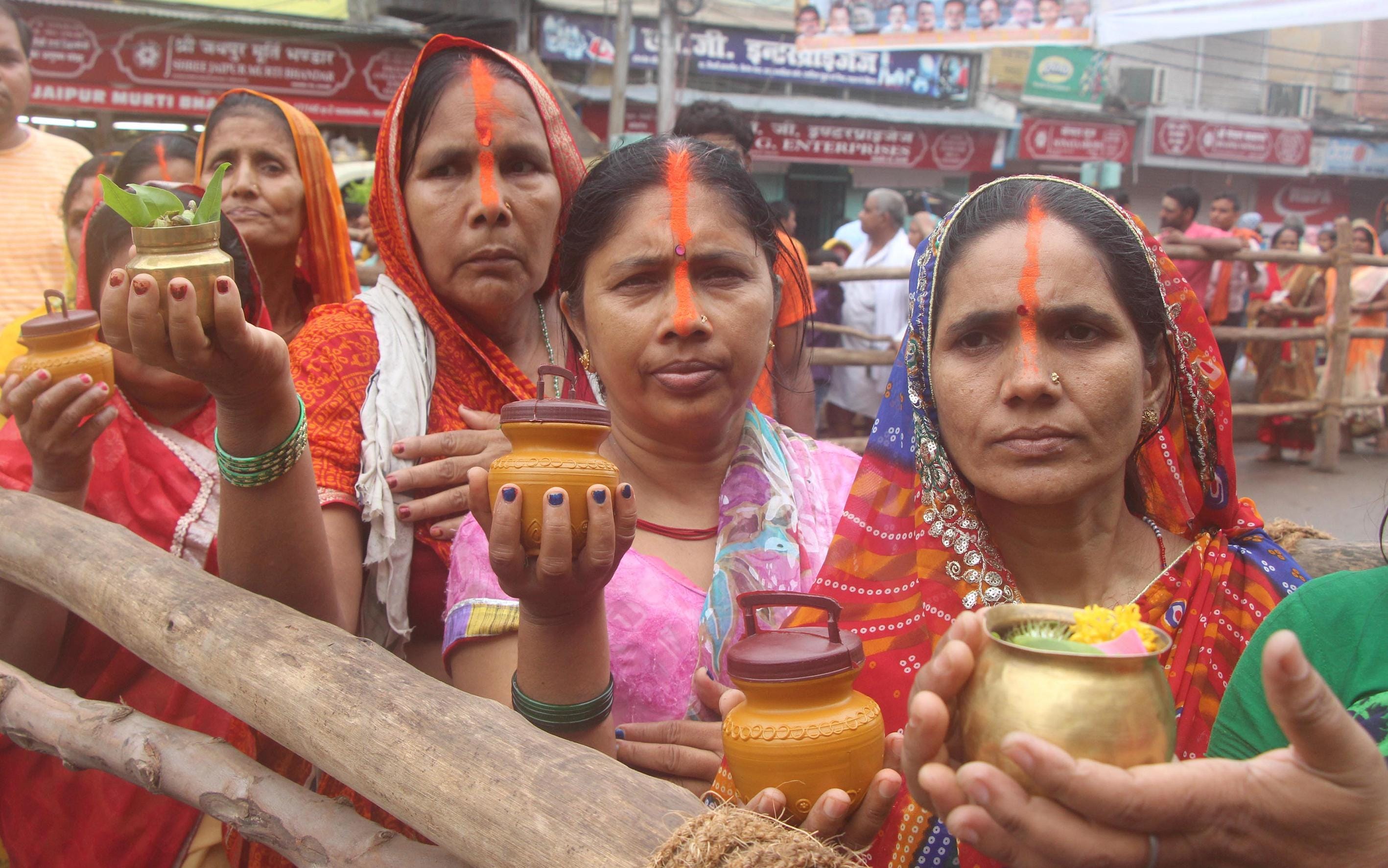 Varanasi lakhs of saints worshiped Baba Vishwanath