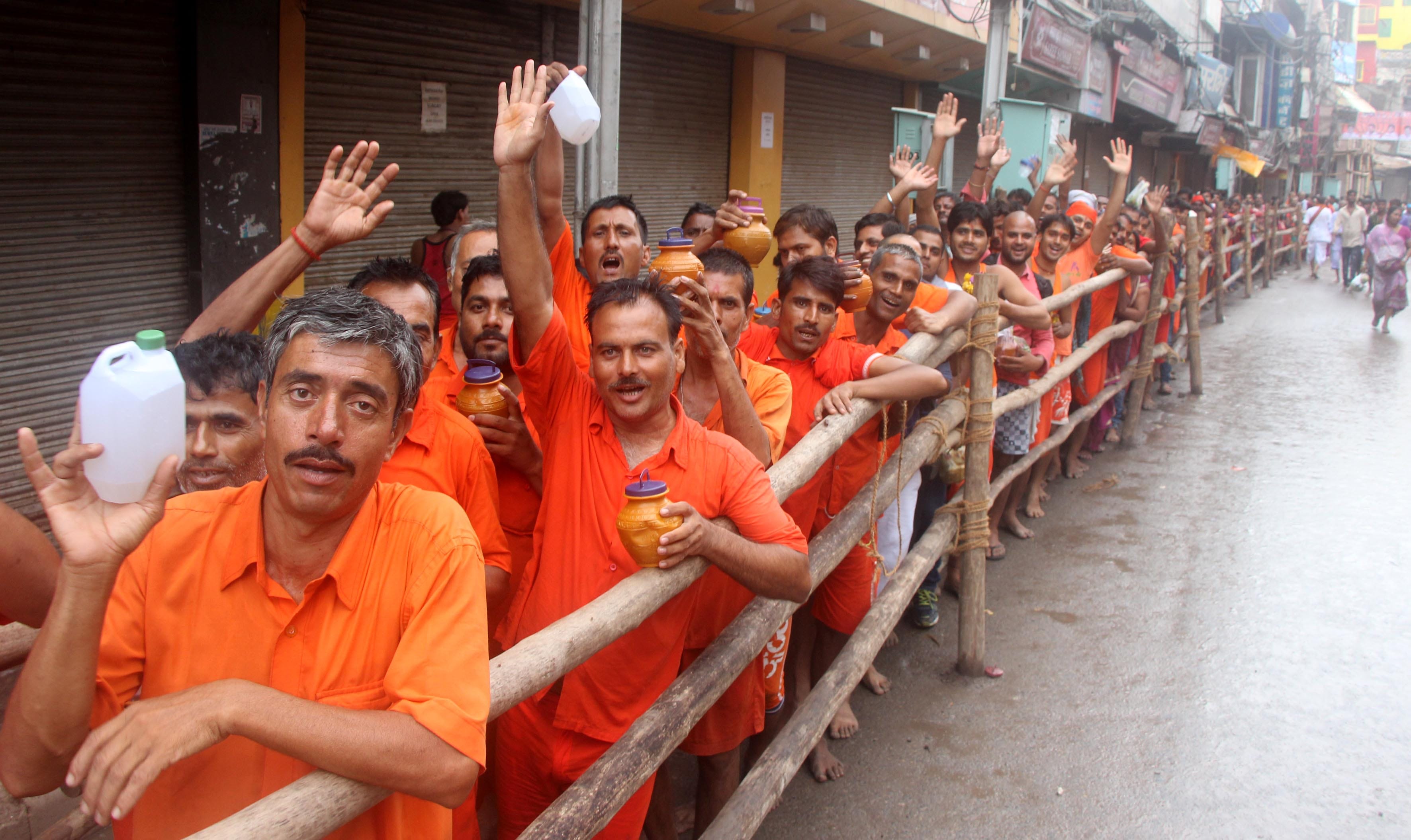 Varanasi lakhs of saints worshiped Baba Vishwanath