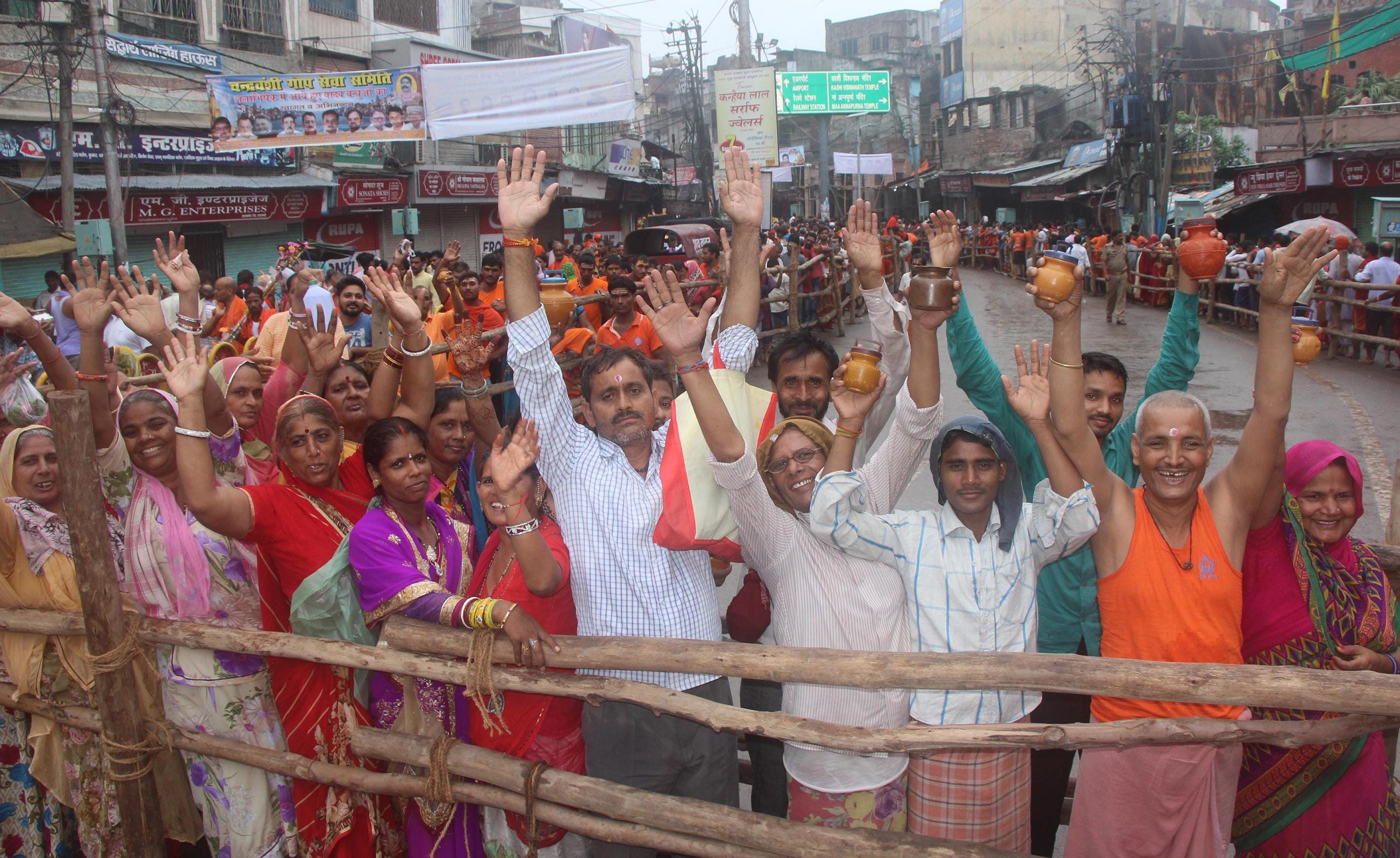 Varanasi lakhs of saints worshiped Baba Vishwanath