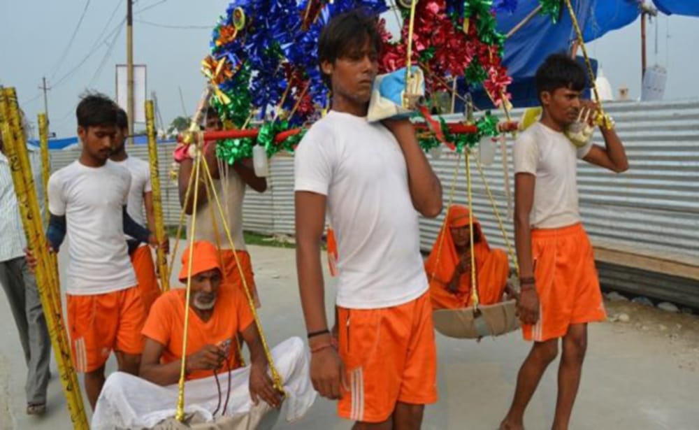 five brothers serving thier parents in haridwar during kanwar
