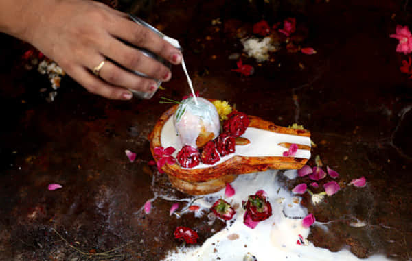 Mahashivratri 2024 What is the dress code for Shiva worship bholenath ki puja me kaise kapde pehene