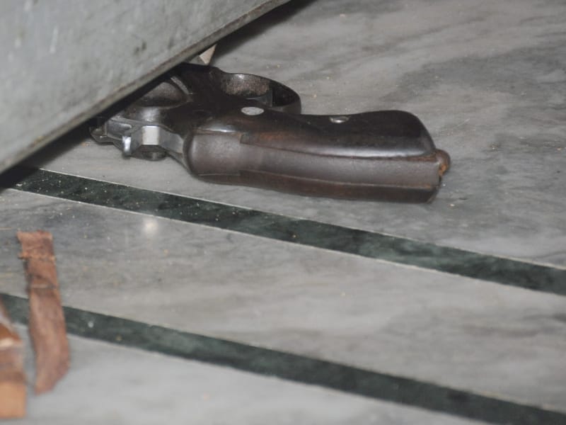 delhi police head constable committed suicide 