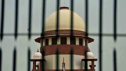 Is the Chief Election Commissioner a man of the government?
