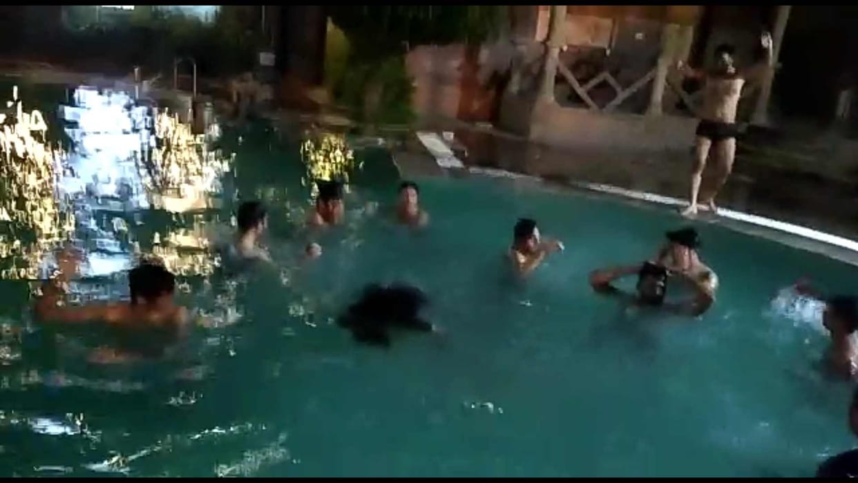 The last jump in the swimming pool and the life slipped away